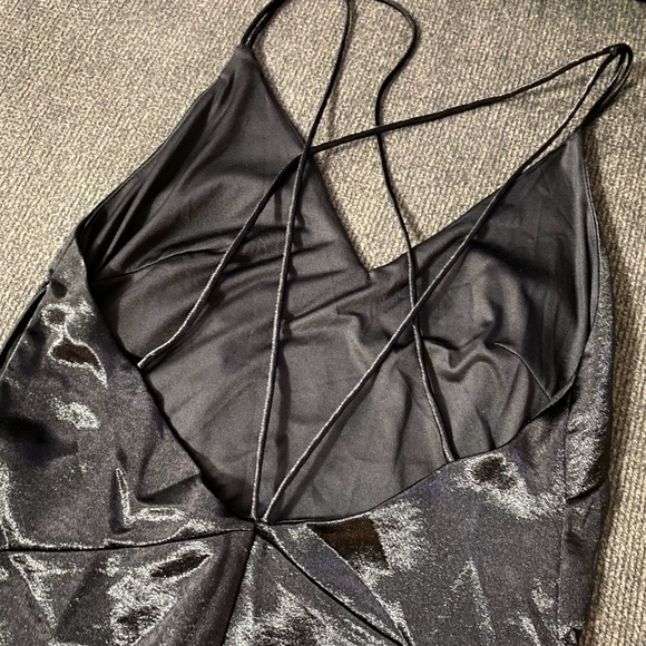 Beautiful silk shine material strappy maxi dress - Picture 8 of 9